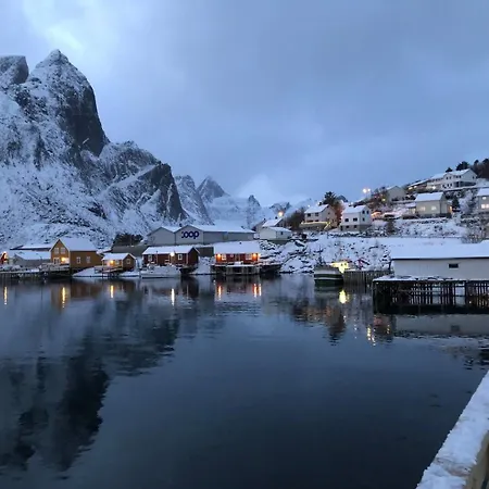 Reine Seaview Cabin Exterior photo